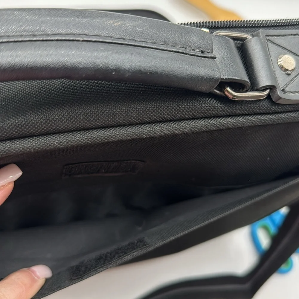 Solo Black Leather Laptop Bag TOT7506B